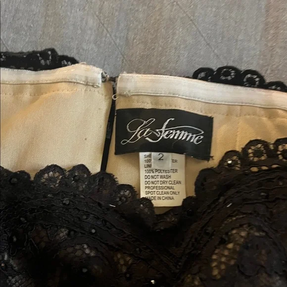 La Femme 2 Piece Beaded and lace skirt and top size 2 - Picture 2 of 10